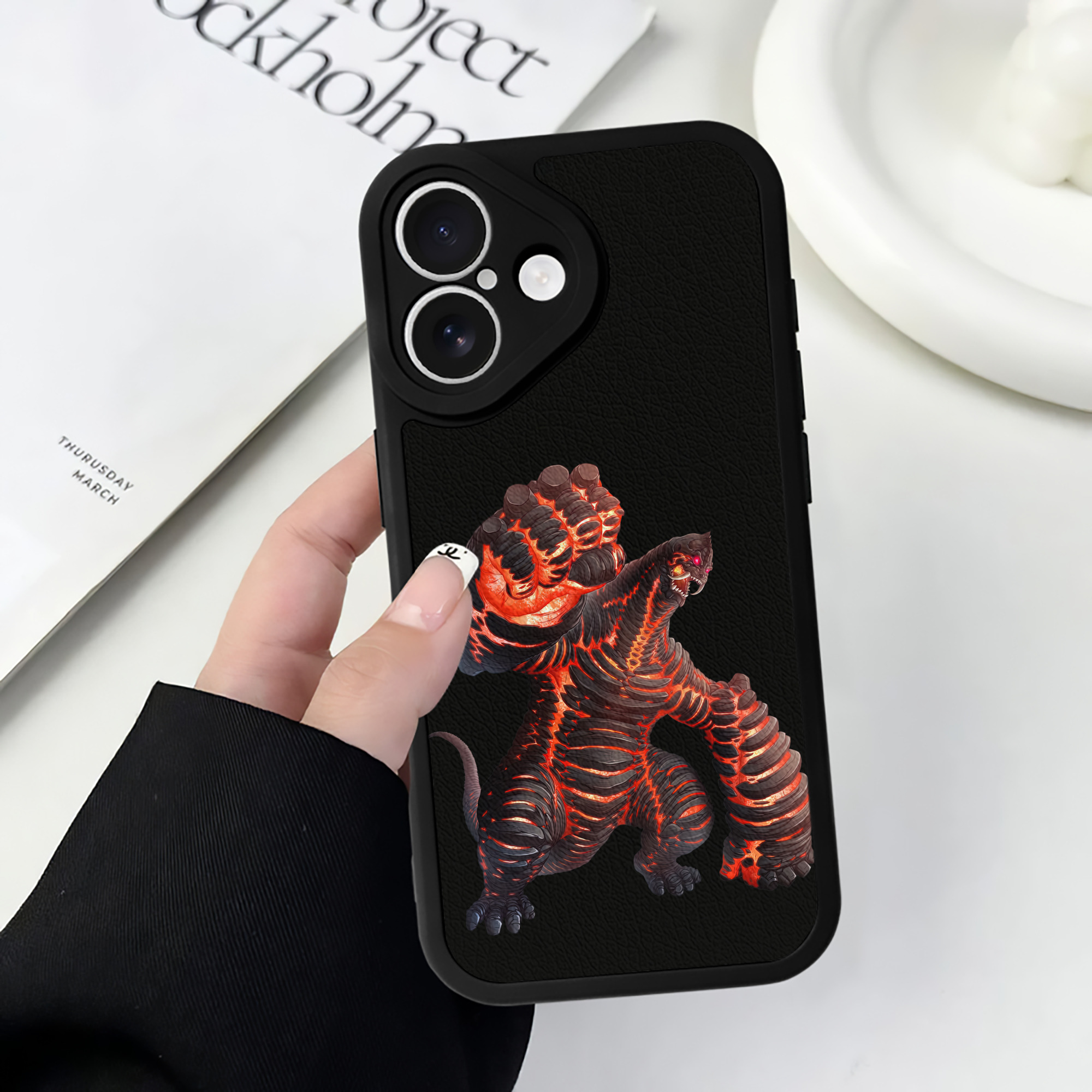 （画像用） ウルトラマン Ultraman 【iPhone 16シリーズ対応】シリコンスマホケース（レザー調） 材質：シリコン